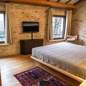 https://locanda-ponte-dante.hotelslidodijesolo.com